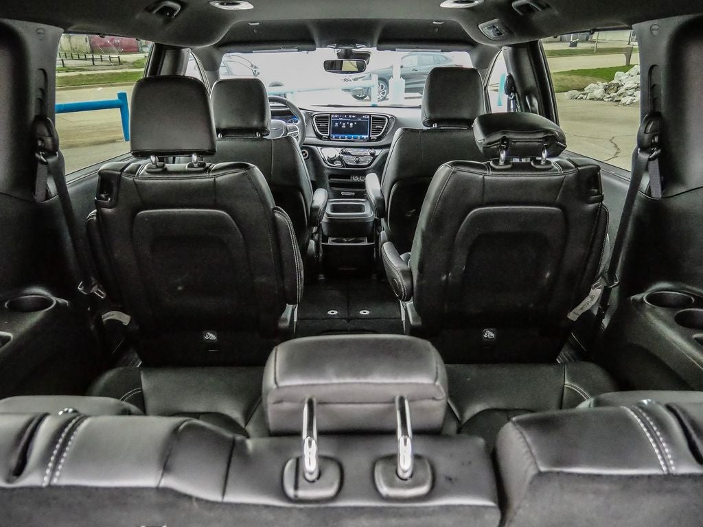 2025 Chrysler Pacifica Select