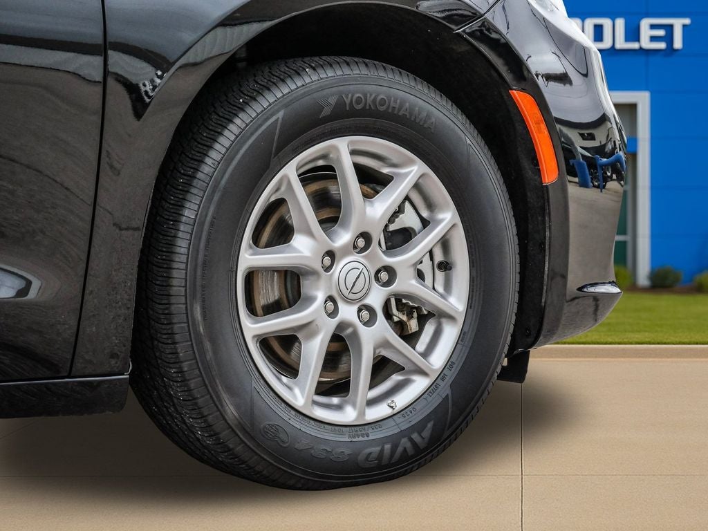 2025 Chrysler Pacifica Select
