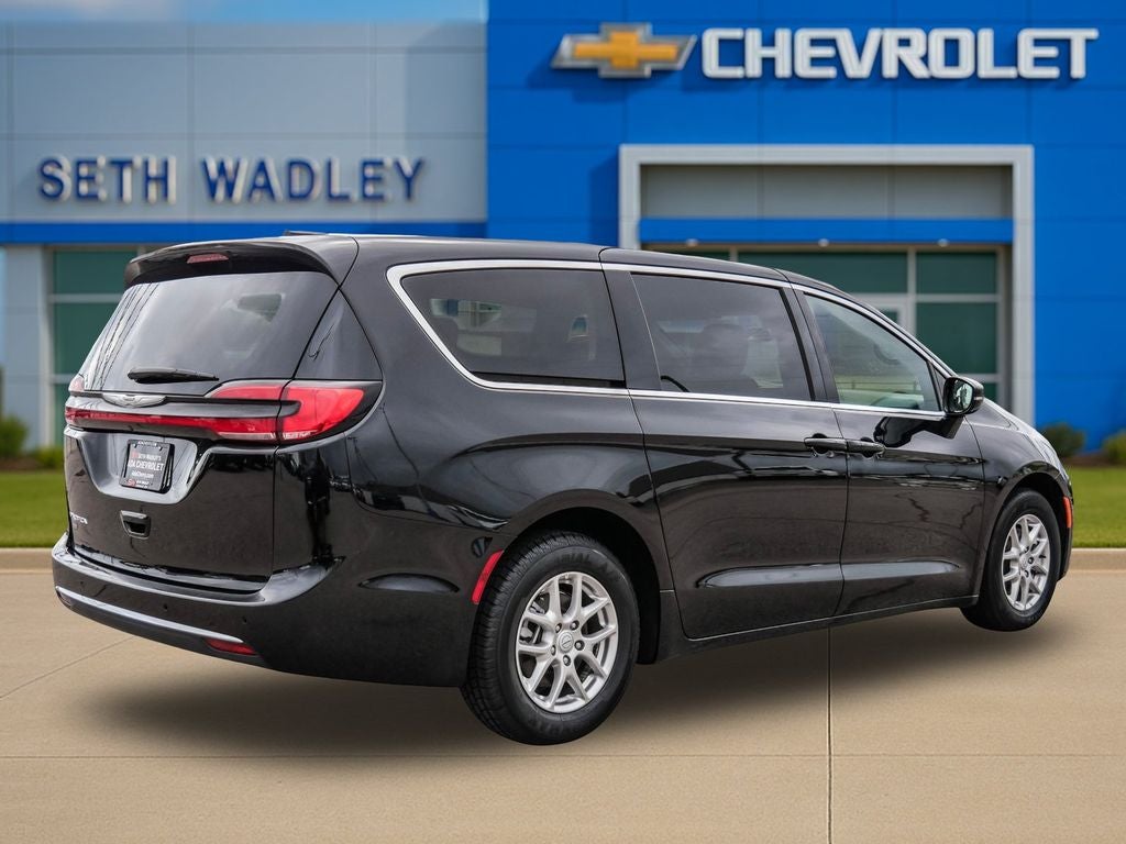 2025 Chrysler Pacifica Select
