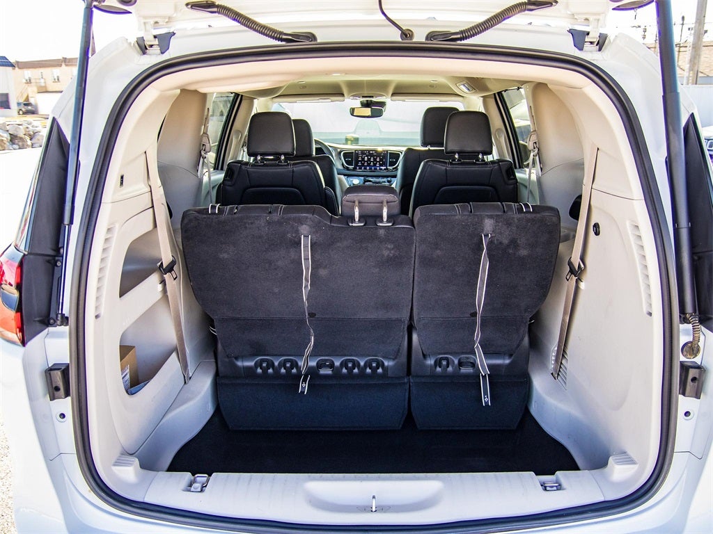 2022 Chrysler Pacifica Touring L