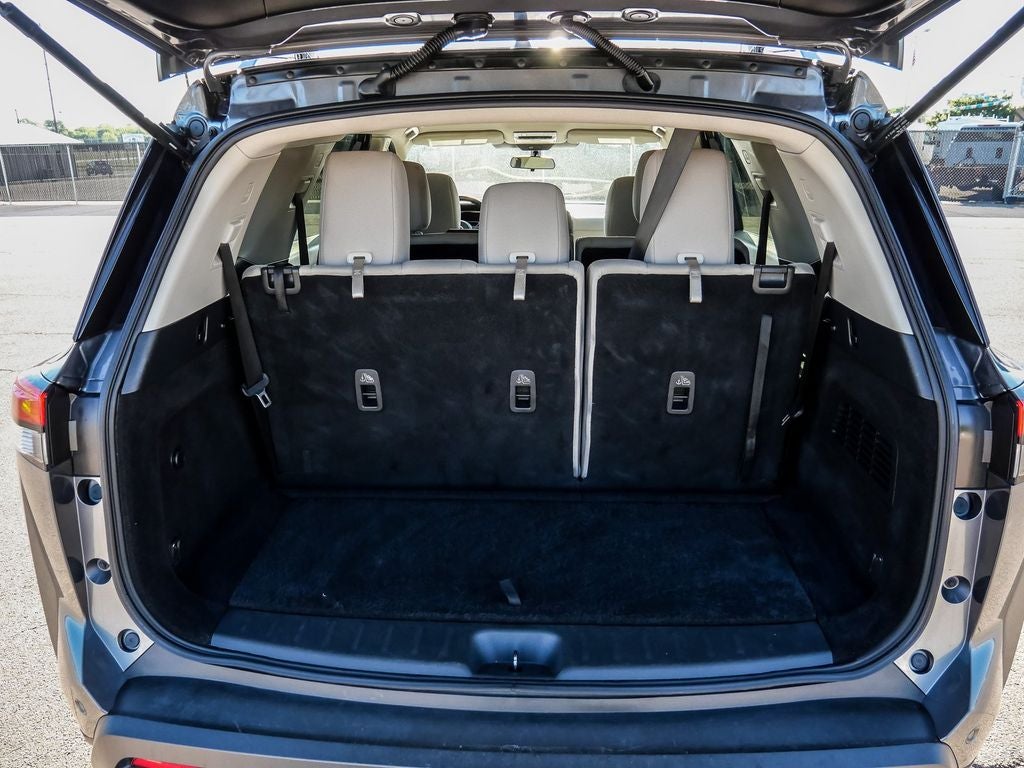 2022 Nissan Pathfinder SV