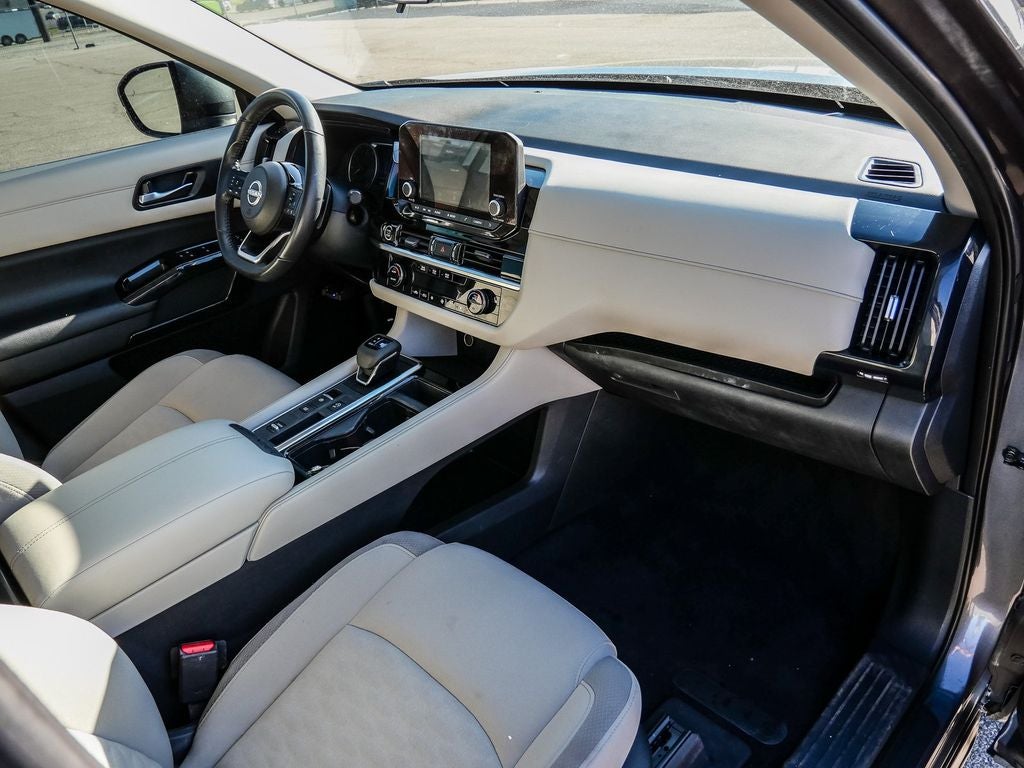 2022 Nissan Pathfinder SV