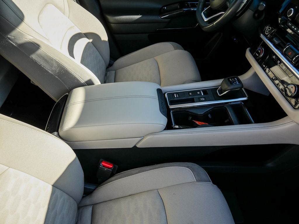 2022 Nissan Pathfinder SV