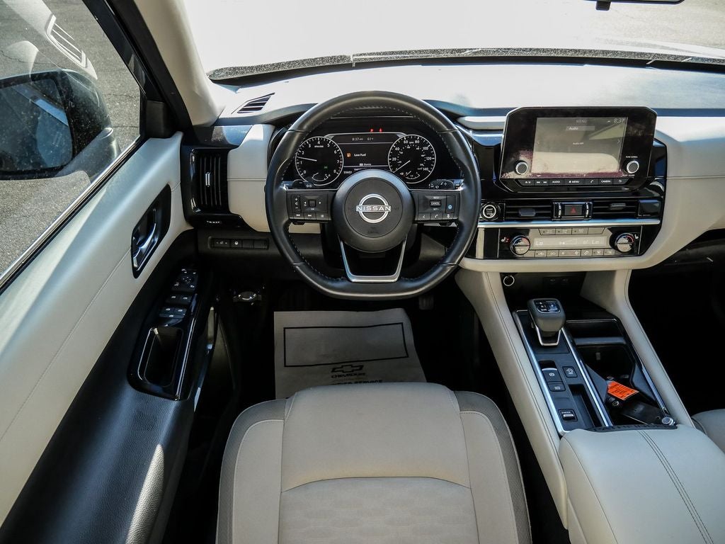 2022 Nissan Pathfinder SV