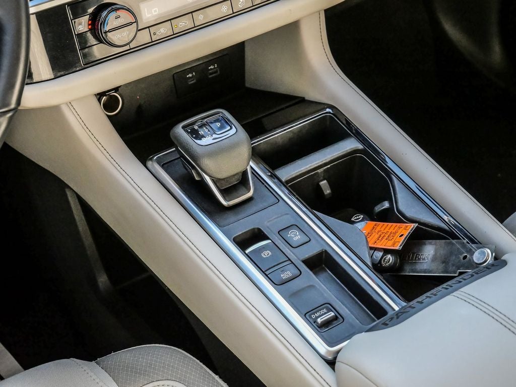 2022 Nissan Pathfinder SV