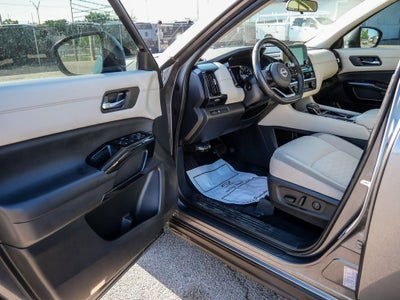 2022 Nissan Pathfinder SV