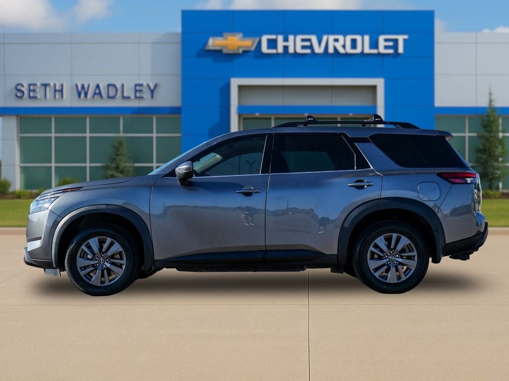 2022 Nissan Pathfinder SV