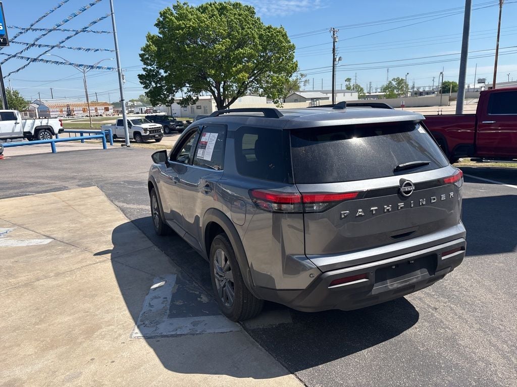 2025 Nissan Pathfinder SV