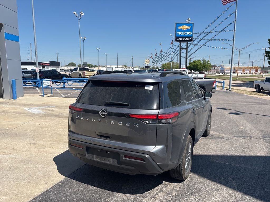 2025 Nissan Pathfinder SV