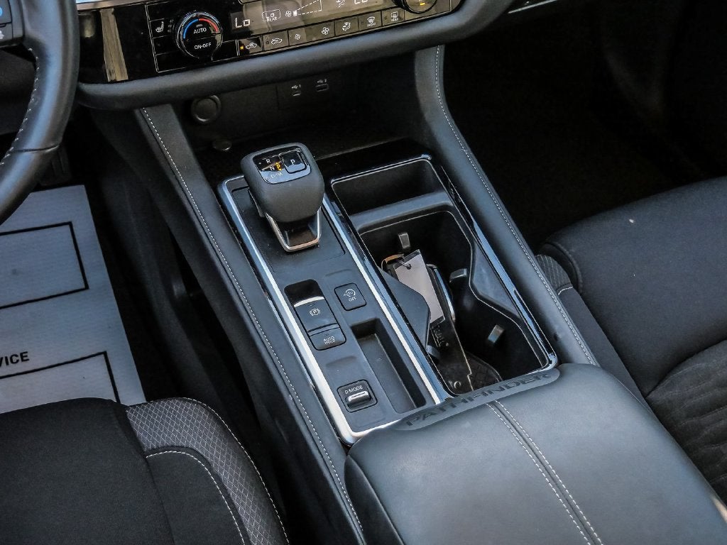 2025 Nissan Pathfinder SV