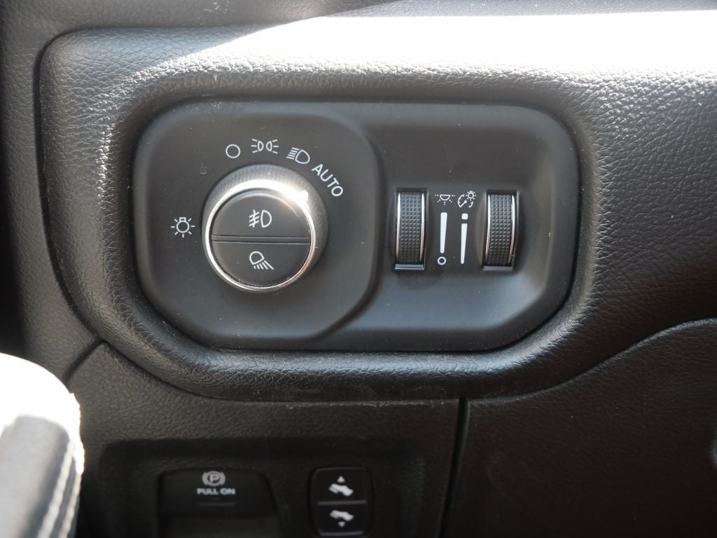 2020 RAM 1500 Laramie 4WD | 5.7L HEMI V8