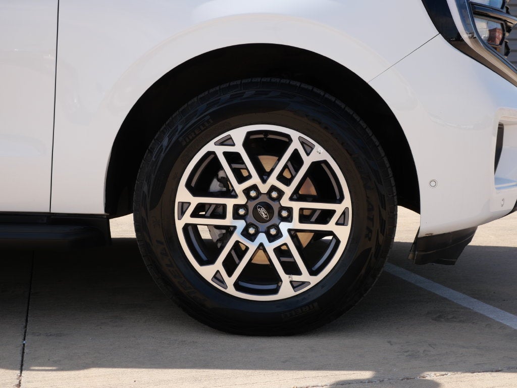 2025 Ford Expedition Active 4WD | 7 Passenger
