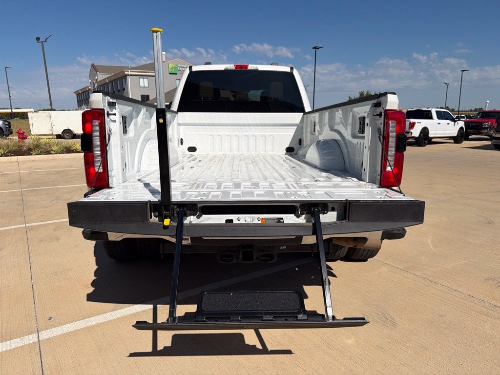 2026 Ford F-350SD Lariat DRW