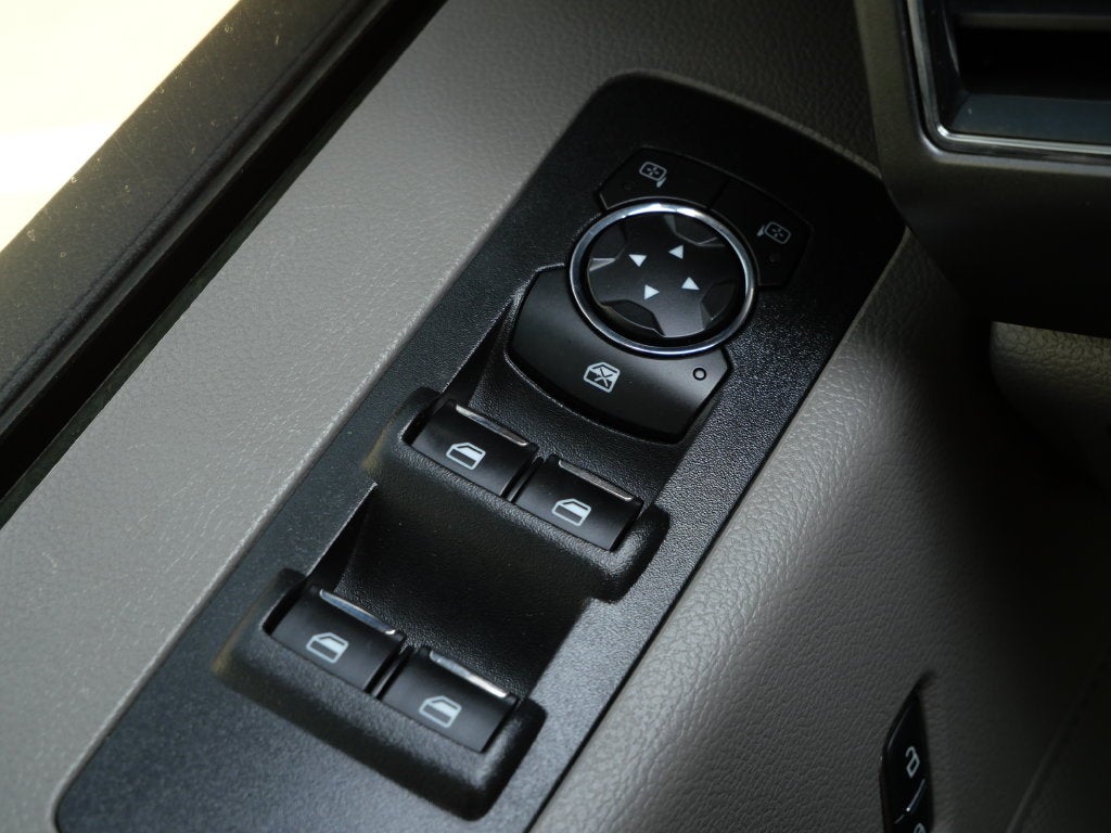 2017 Ford F-150 XLT 4WD | 5.0L V8