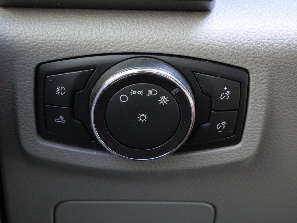 2017 Ford F-150 XLT 4WD | 5.0L V8
