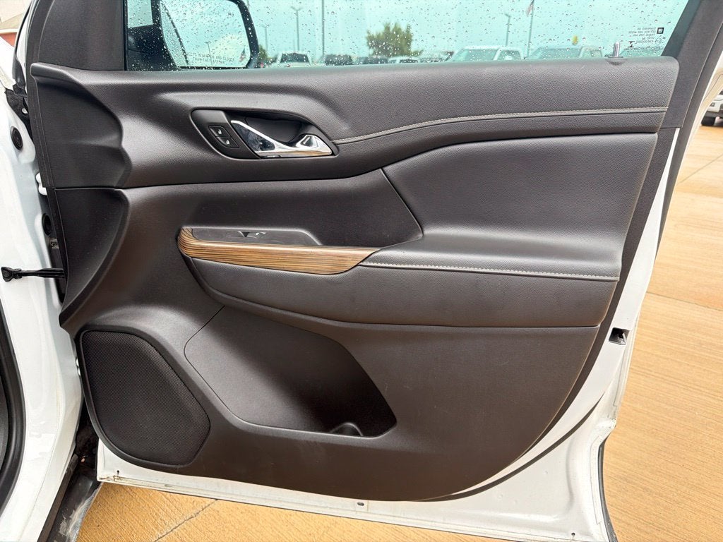 2022 GMC Acadia SLE 7 Passenger