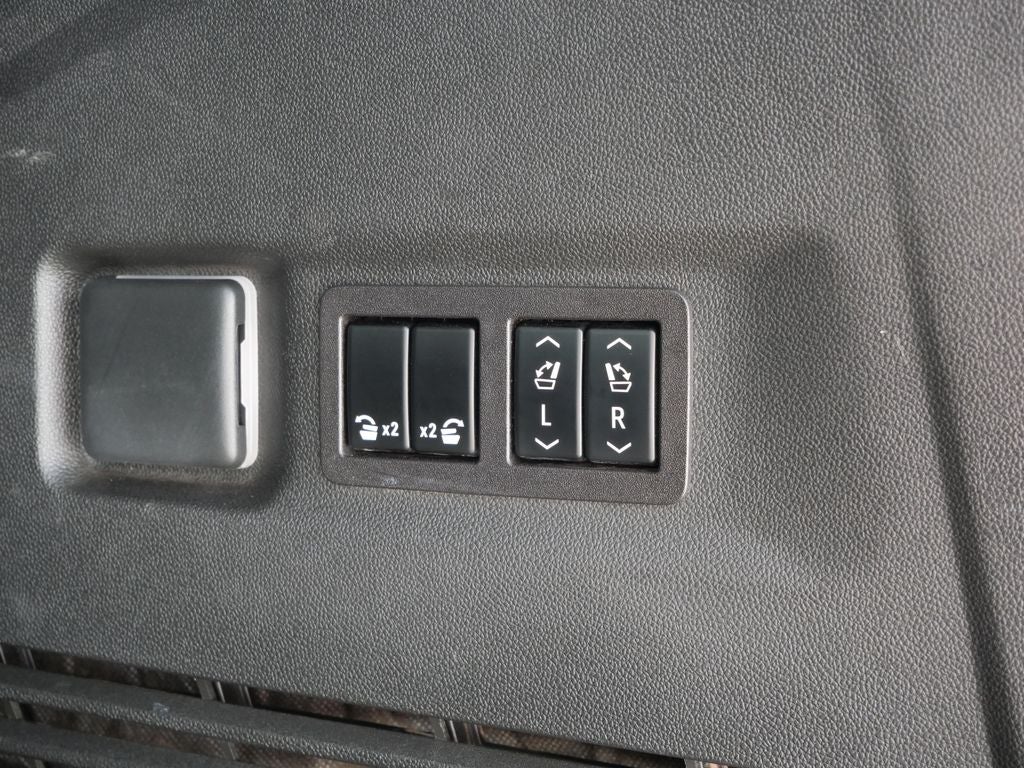2023 GMC Yukon XL Denali 4WD | 7 Passenger