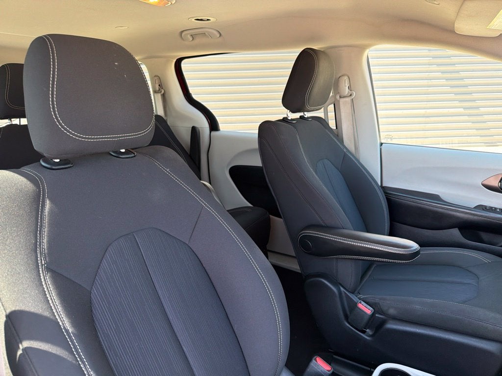 2020 Chrysler Voyager L 7 Passenger