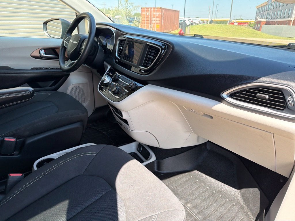 2020 Chrysler Voyager L 7 Passenger