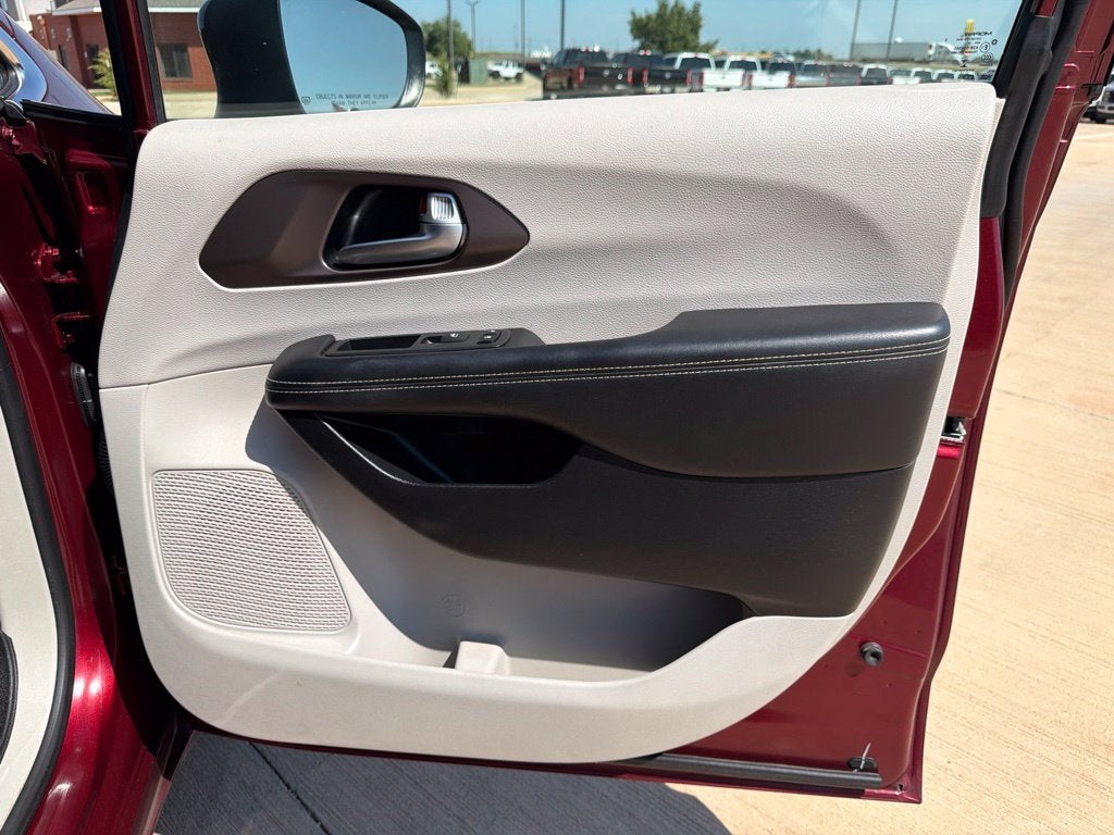 2020 Chrysler Voyager L 7 Passenger