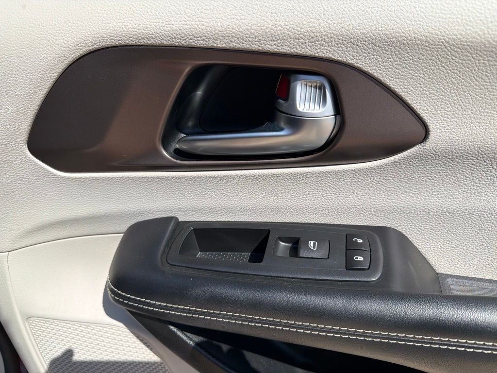 2020 Chrysler Voyager L 7 Passenger