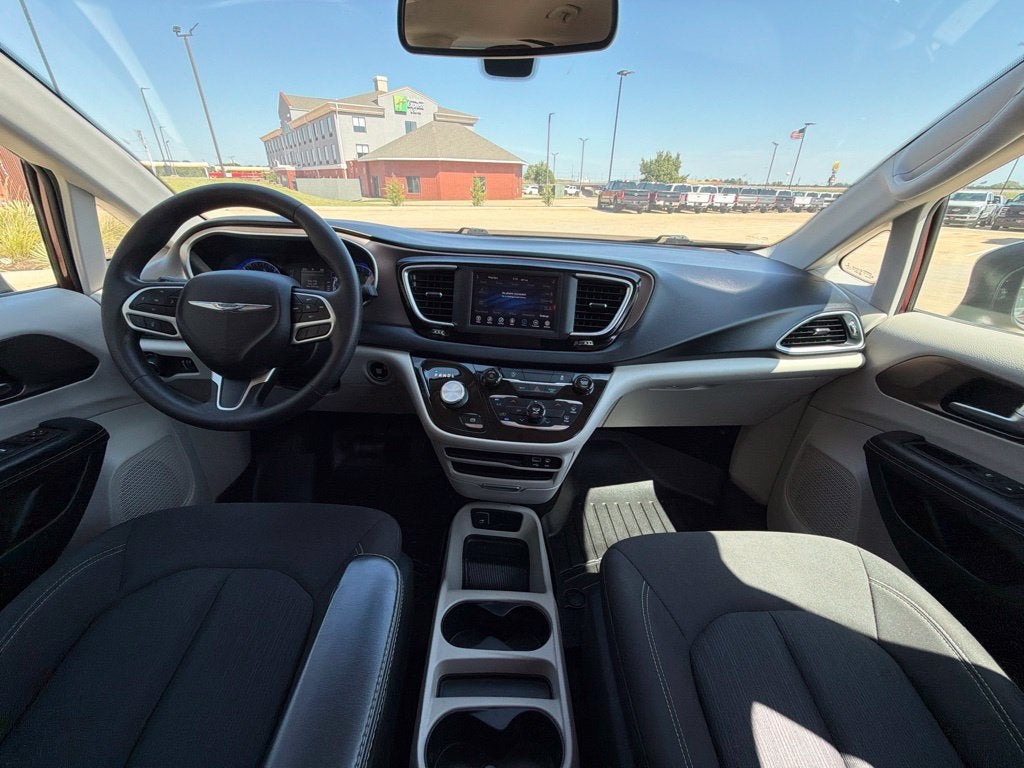 2020 Chrysler Voyager L 7 Passenger