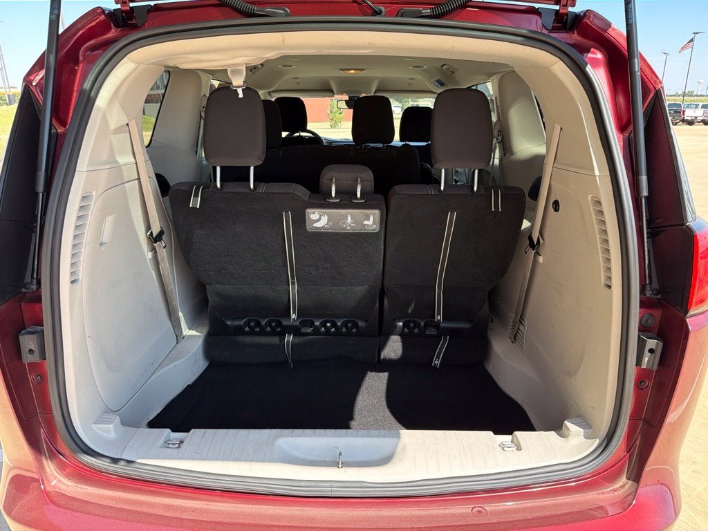2020 Chrysler Voyager L 7 Passenger