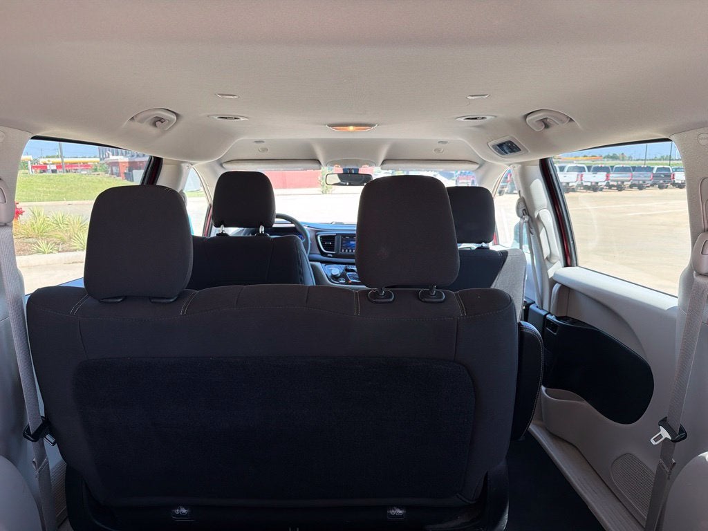 2020 Chrysler Voyager L 7 Passenger