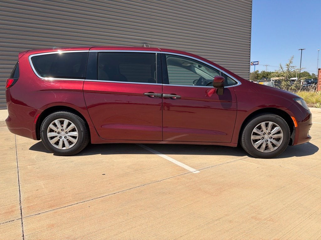 2020 Chrysler Voyager L 7 Passenger
