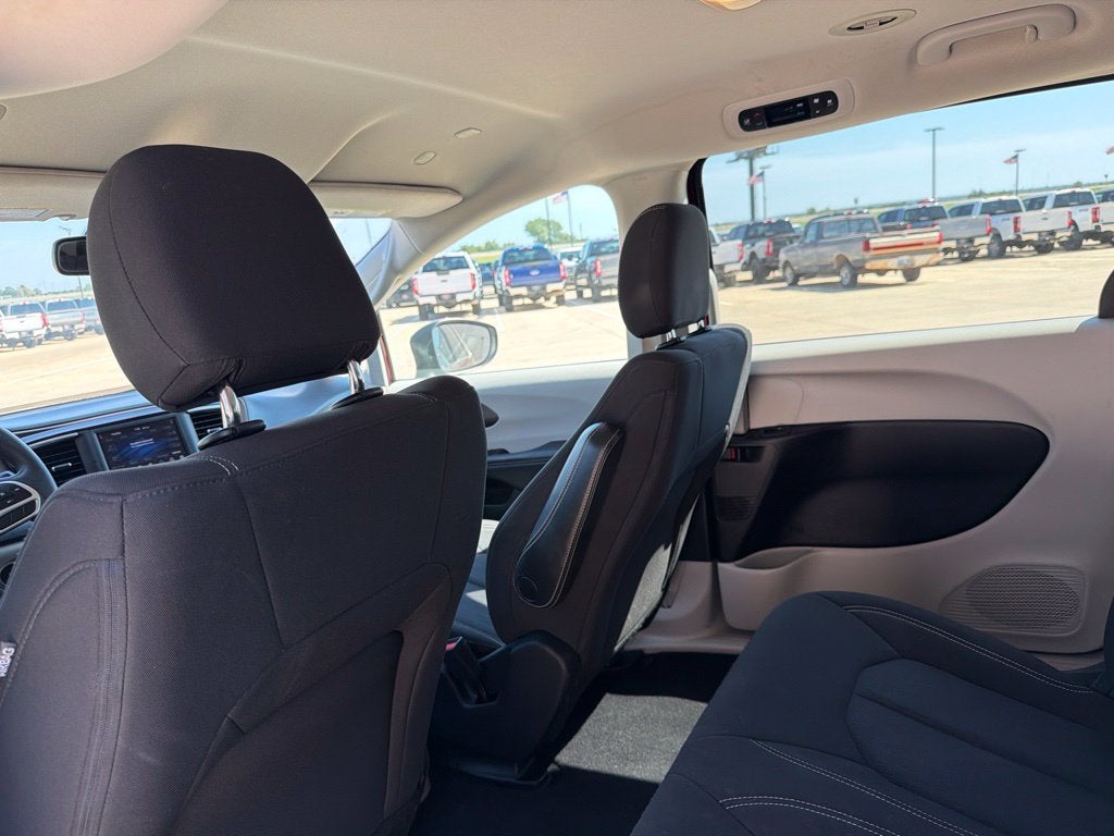 2020 Chrysler Voyager L 7 Passenger