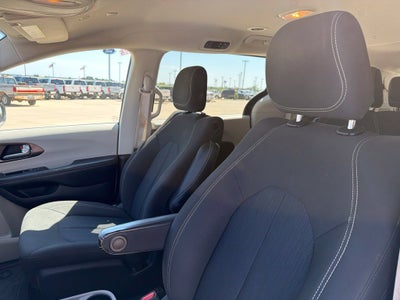 2020 Chrysler Voyager L 7 Passenger