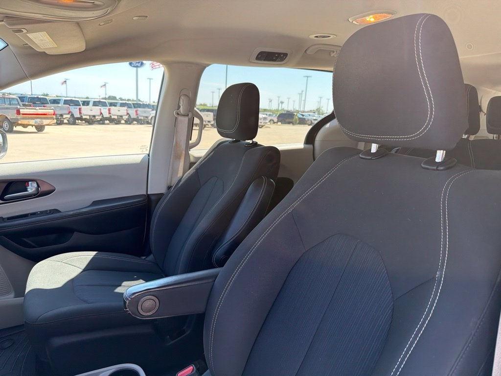2020 Chrysler Voyager L 7 Passenger