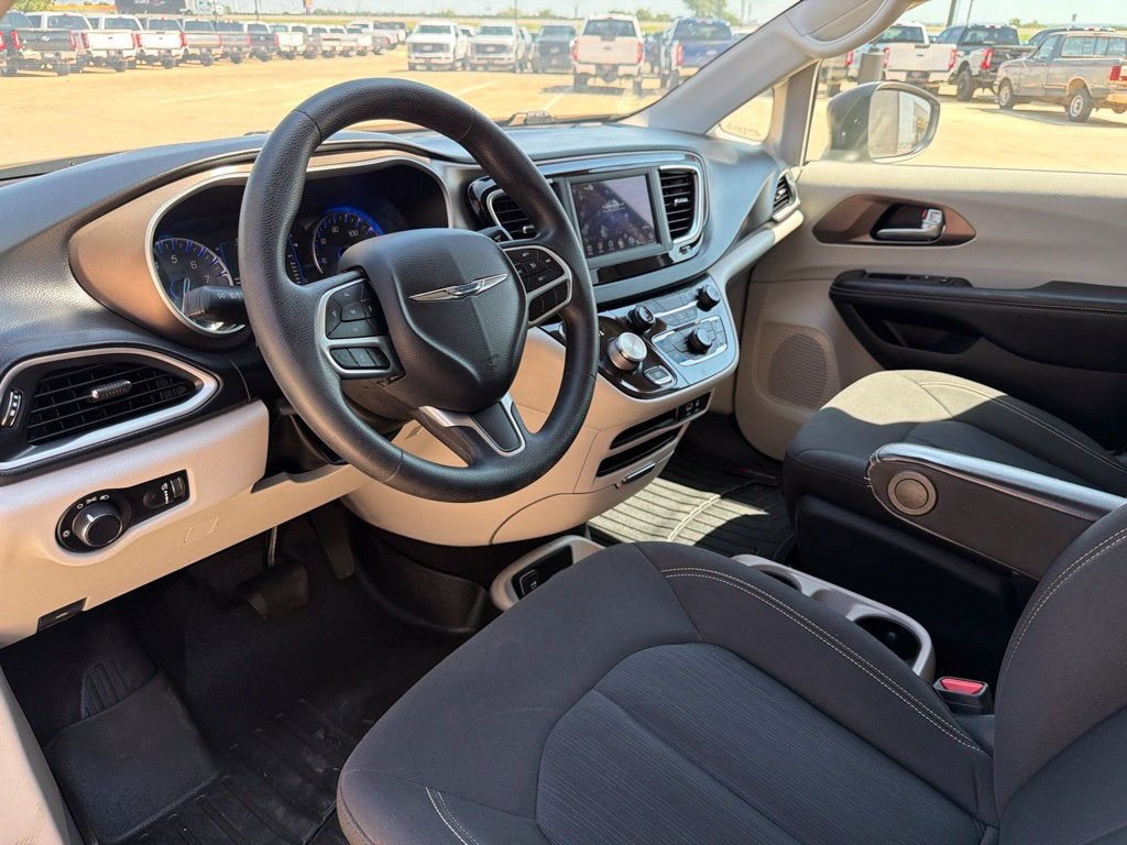 2020 Chrysler Voyager L 7 Passenger
