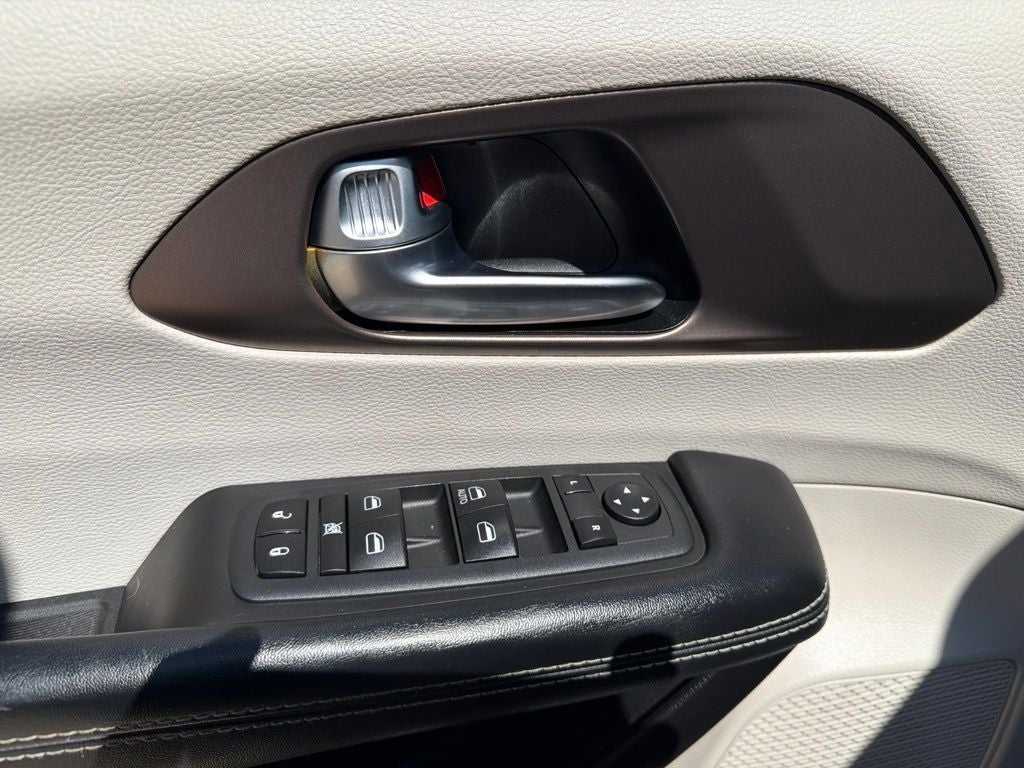 2020 Chrysler Voyager L 7 Passenger