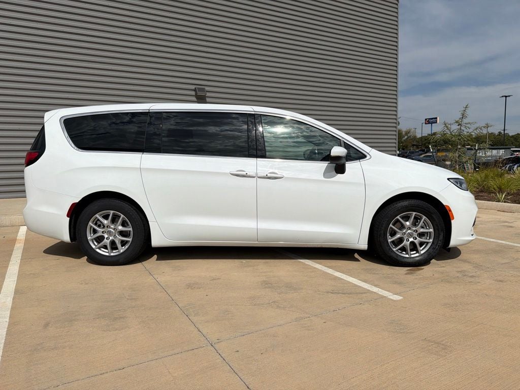 2023 Chrysler Pacifica Touring 7 Passenger