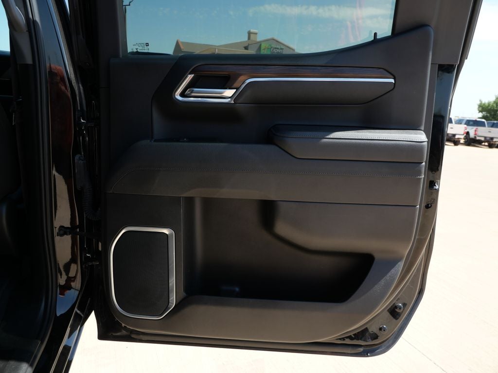 2025 GMC Sierra 1500 SLT 4WD | 5.3L V8