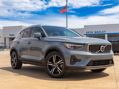 2023 Volvo XC40 B5 Plus Bright Theme