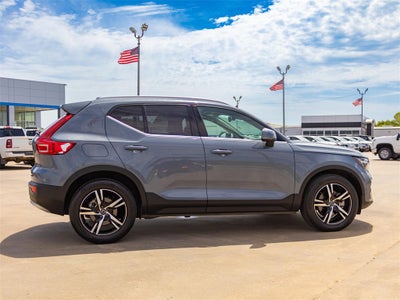 2023 Volvo XC40 B5 Plus Bright Theme