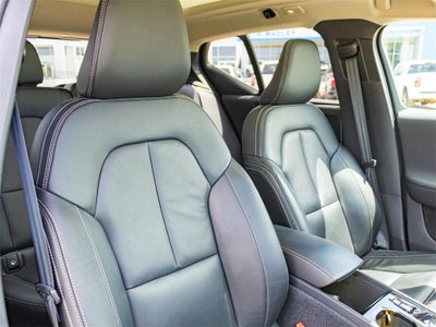 2023 Volvo XC40 B5 Plus Bright Theme