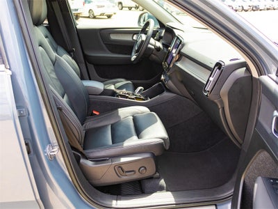 2023 Volvo XC40 B5 Plus Bright Theme