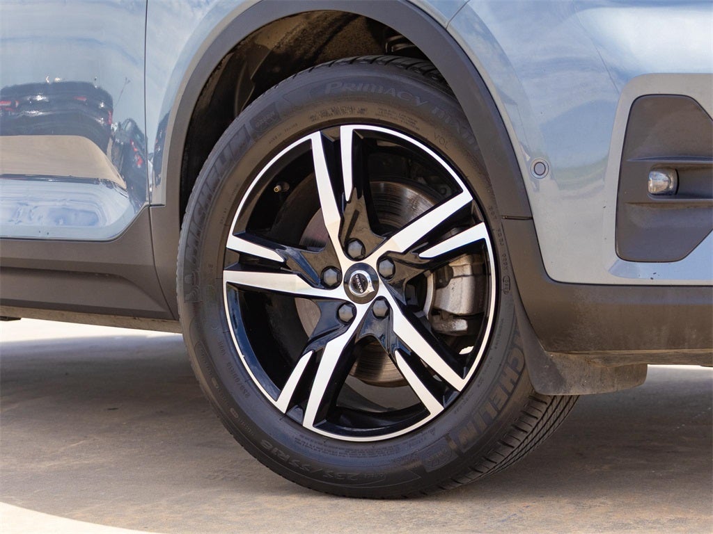 2023 Volvo XC40 B5 Plus Bright Theme