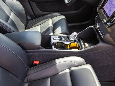 2023 Volvo XC40 B5 Plus Bright Theme