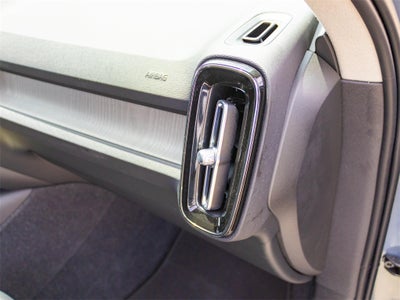 2023 Volvo XC40 B5 Plus Bright Theme