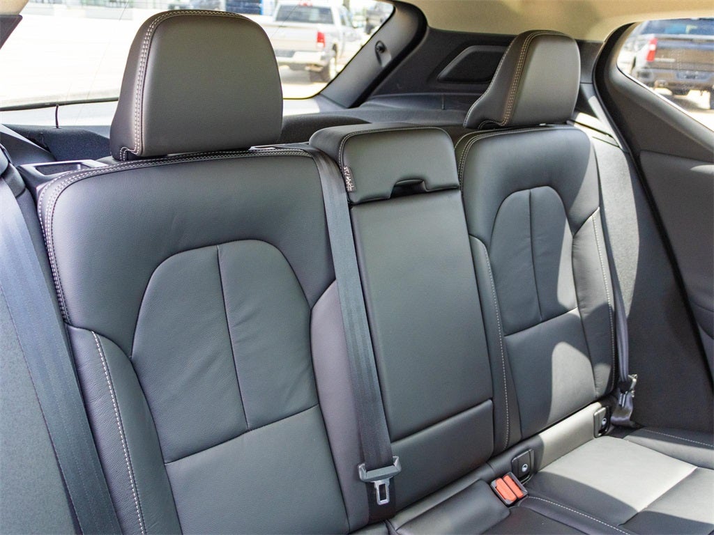 2023 Volvo XC40 B5 Plus Bright Theme