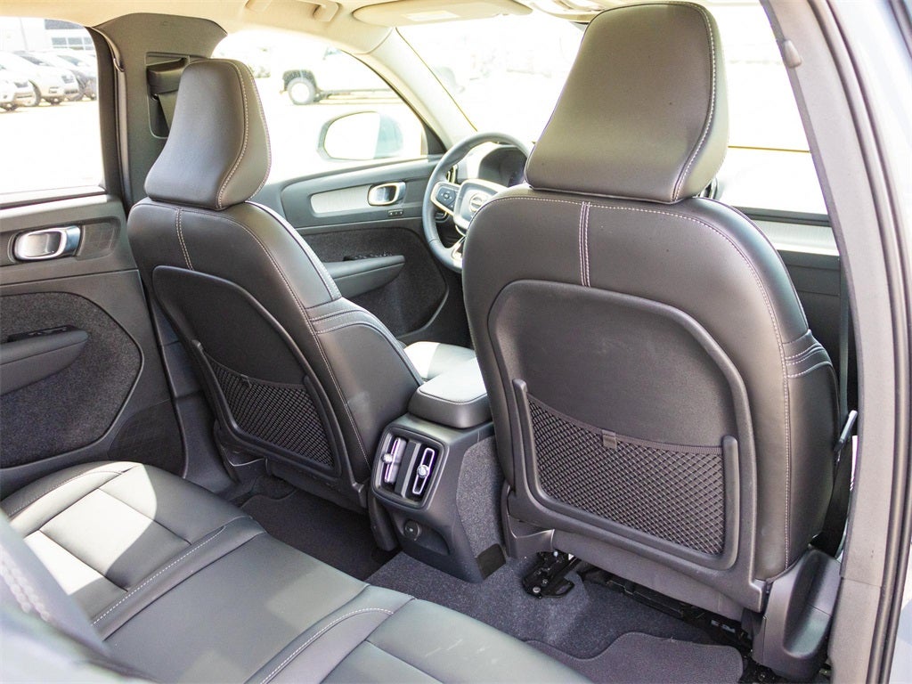 2023 Volvo XC40 B5 Plus Bright Theme