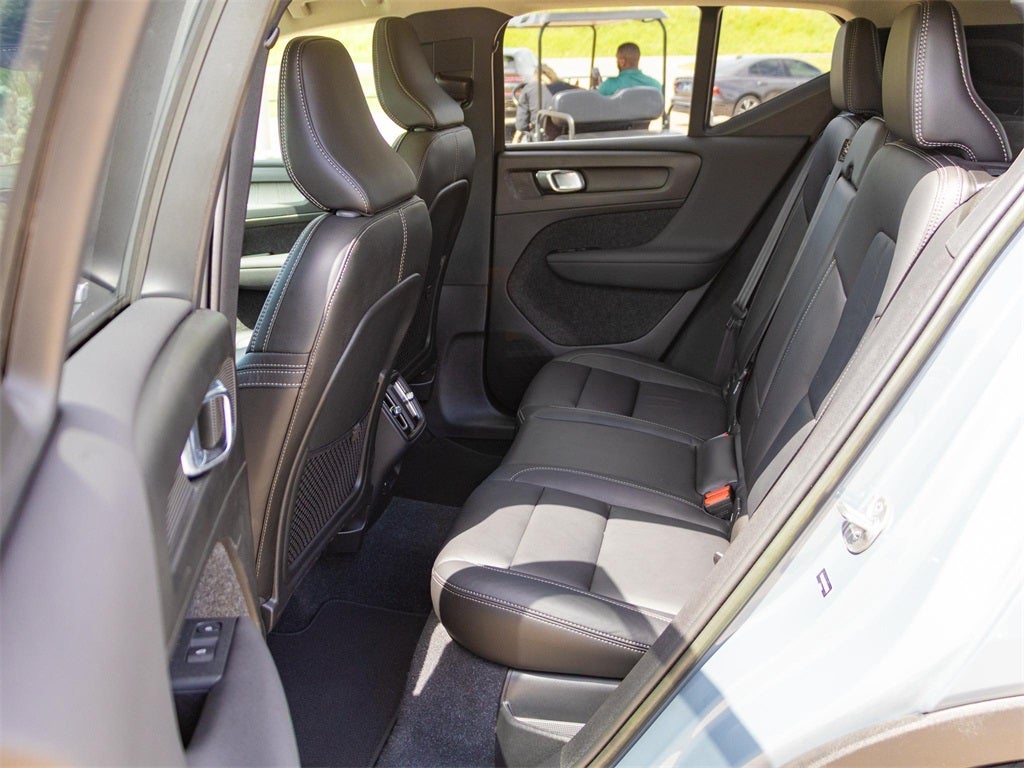 2023 Volvo XC40 B5 Plus Bright Theme