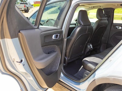 2023 Volvo XC40 B5 Plus Bright Theme