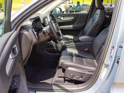 2023 Volvo XC40 B5 Plus Bright Theme