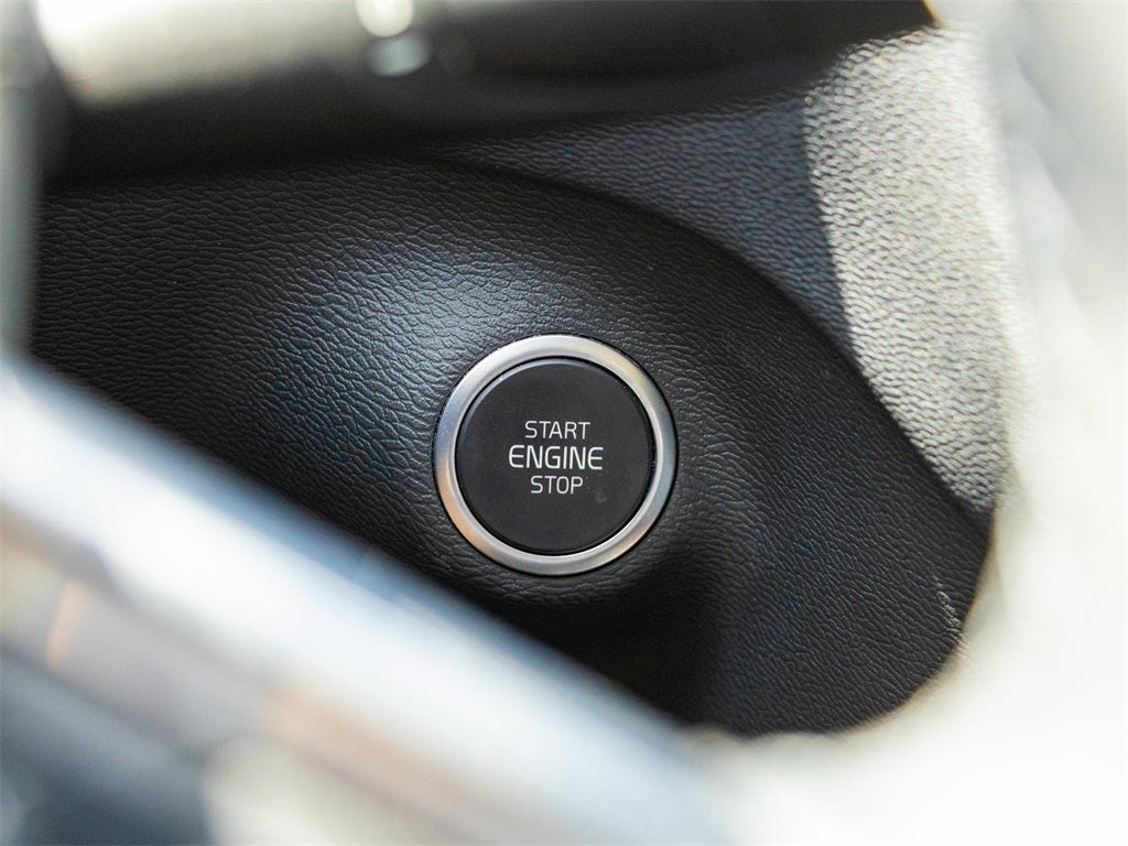 2023 Volvo XC40 B5 Plus Bright Theme