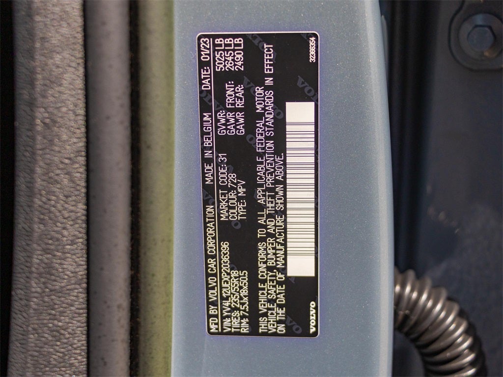 2023 Volvo XC40 B5 Plus Bright Theme